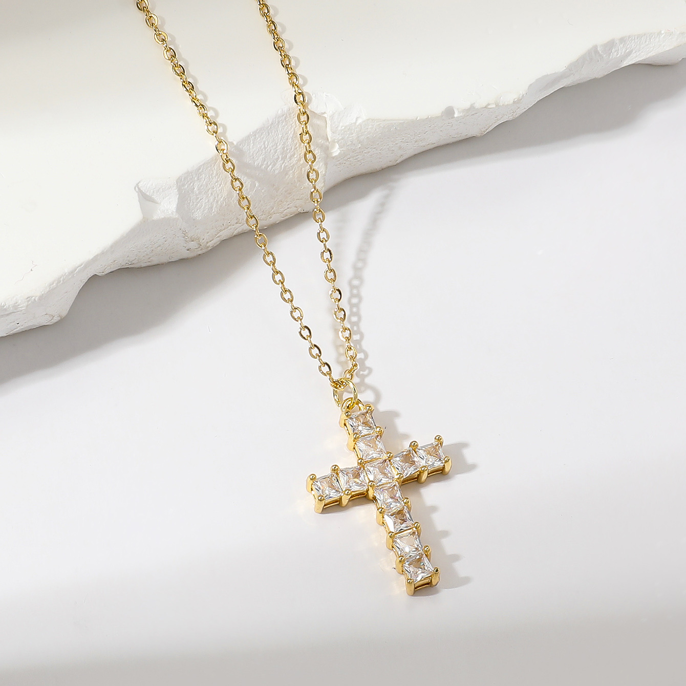 Vintage Style Cross Stainless Steel Copper Plating Inlay Zircon Gold Plated Pendant Necklace display picture 4