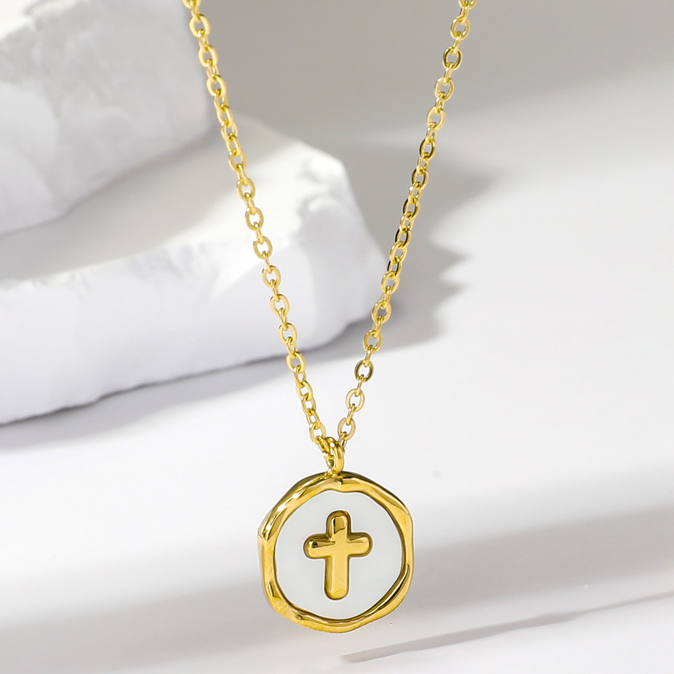 Wholesale Vintage Style Cross Stainless Steel Plating Inlay 18k Gold Plated Shell Pendant Necklace display picture 4