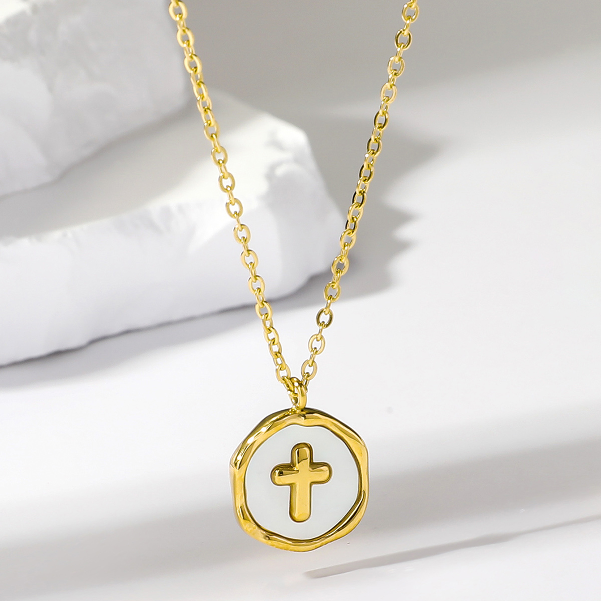 Wholesale Vintage Style Cross Stainless Steel Plating Inlay 18k Gold Plated Shell Pendant Necklace display picture 5