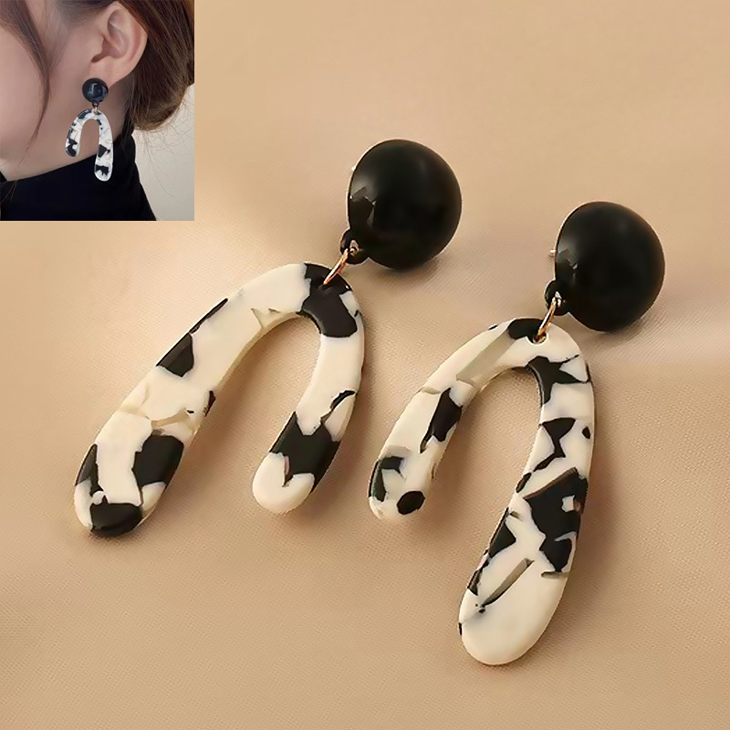 1 Pair Elegant Simple Style Streetwear Geometric Acetic Acid Sheets Drop Earrings display picture 1