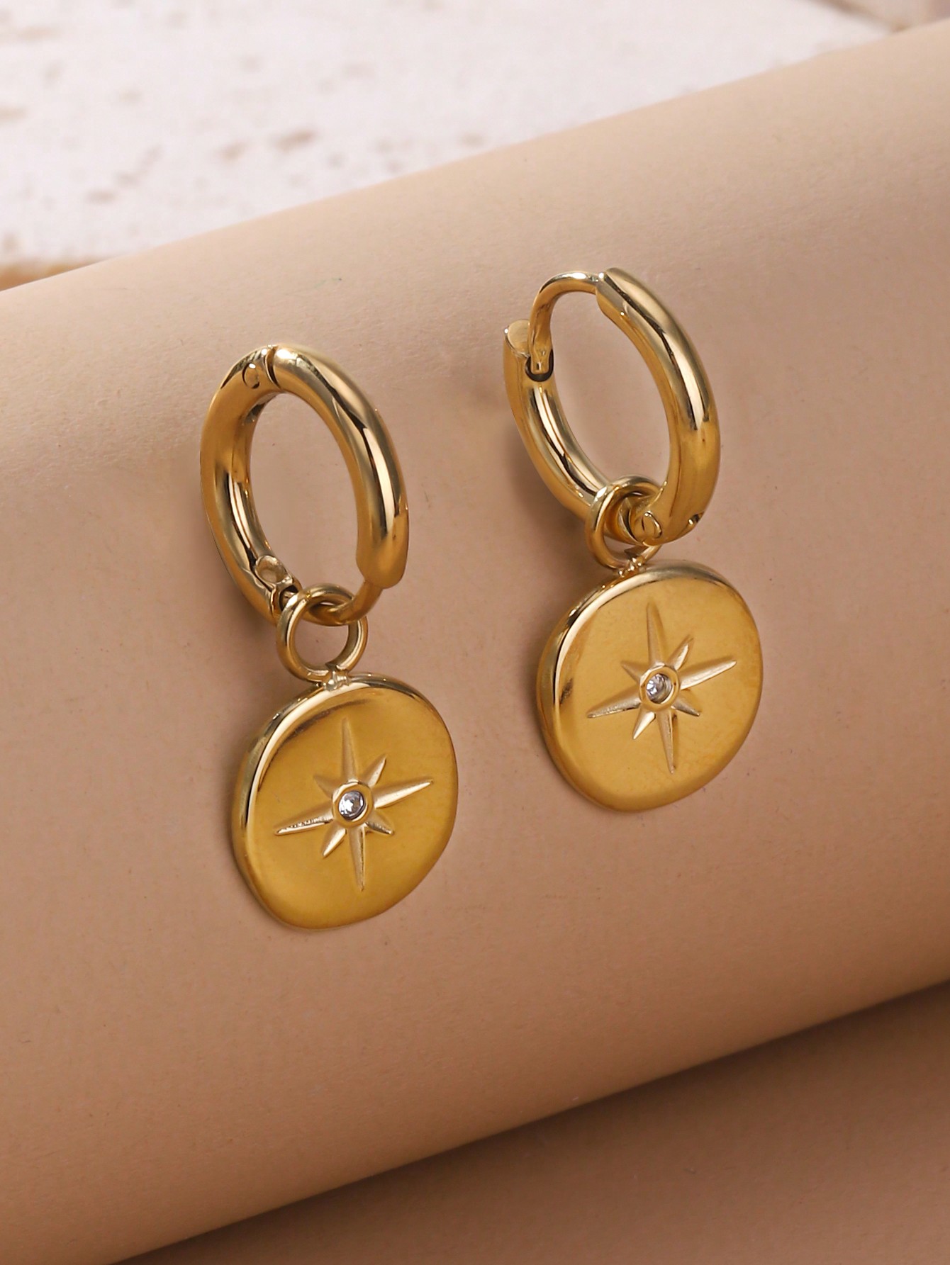 1 Pair Retro Star Plating 304 Stainless Steel 14K Gold Plated Drop Earrings display picture 1