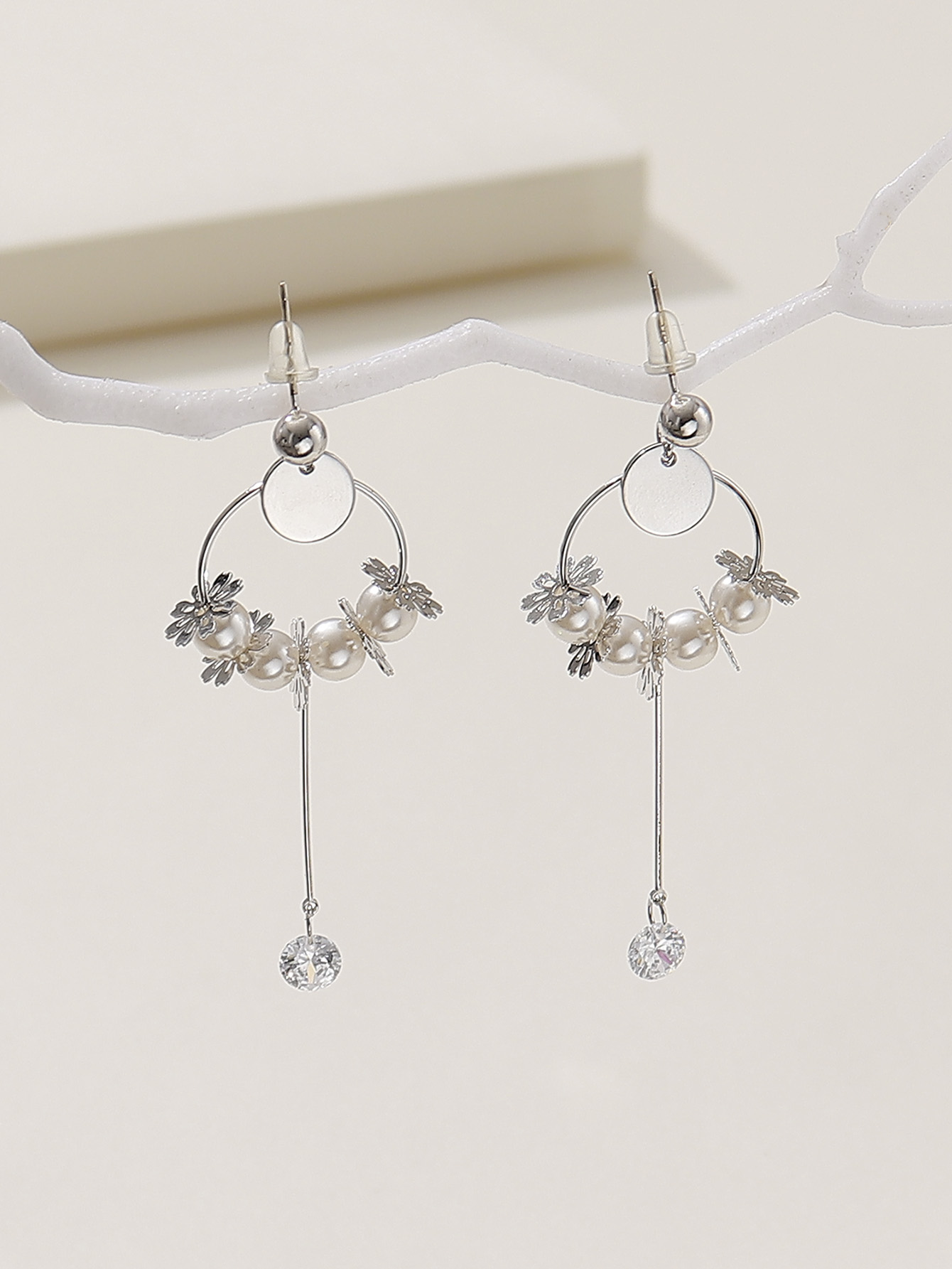 1 Pair Elegant Solid Color Flower Plating Hollow Out Inlay Alloy Artificial Diamond Drop Earrings display picture 3