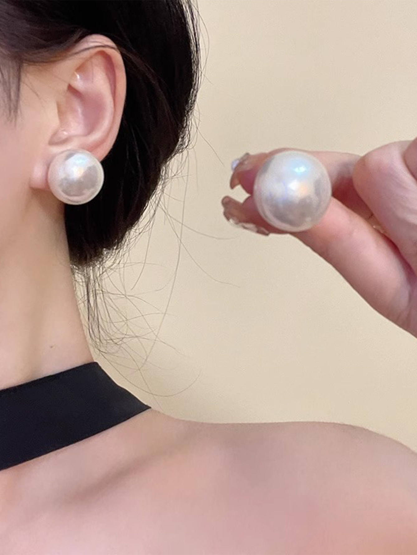 1 Pair Casual Elegant Solid Color Imitation Pearl Ear Studs display picture 1