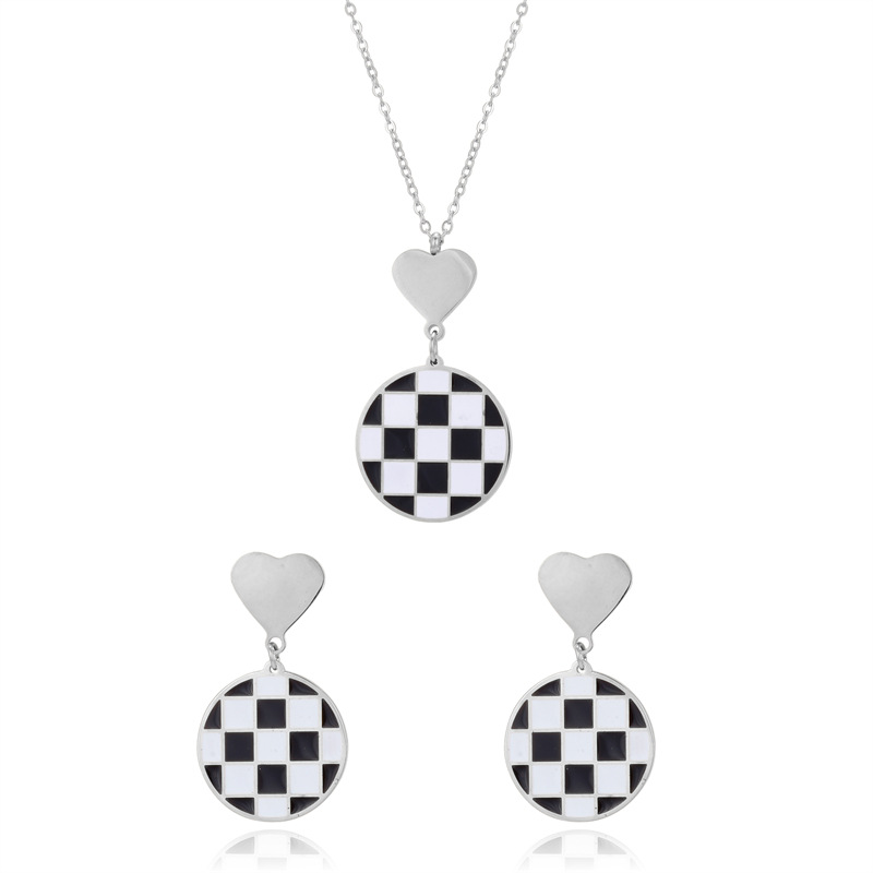 Vintage Style Heart Shape Checkered Stainless Steel Plating Jewelry Set display picture 2