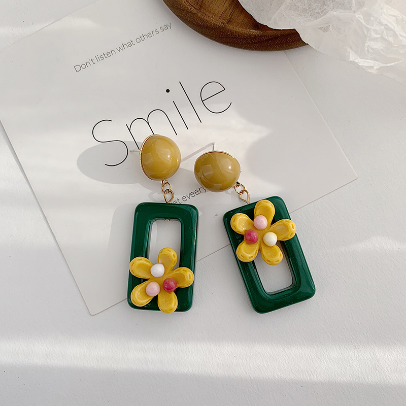 1 Pair Elegant Retro Flower Resin Drop Earrings display picture 5