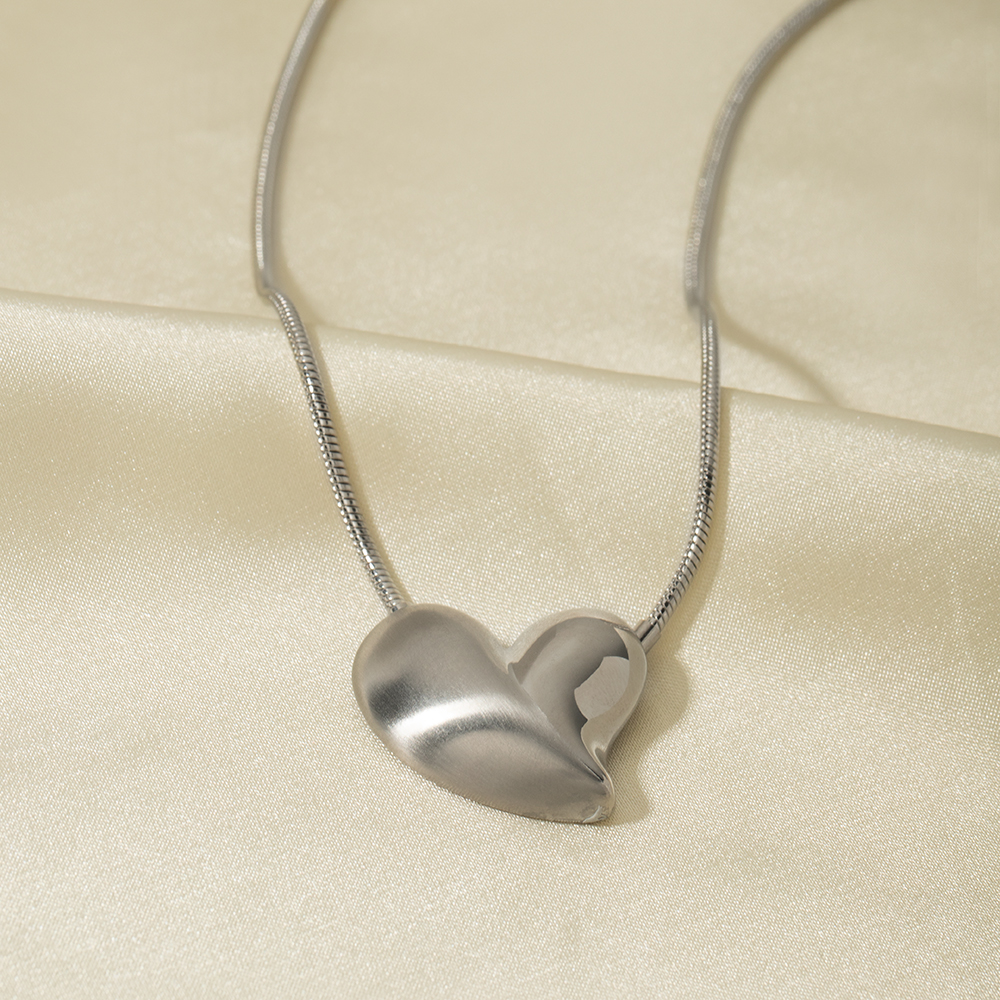 Wholesale Ig Style Modern Style Heart Shape Stainless Steel Pendant Necklace display picture 8