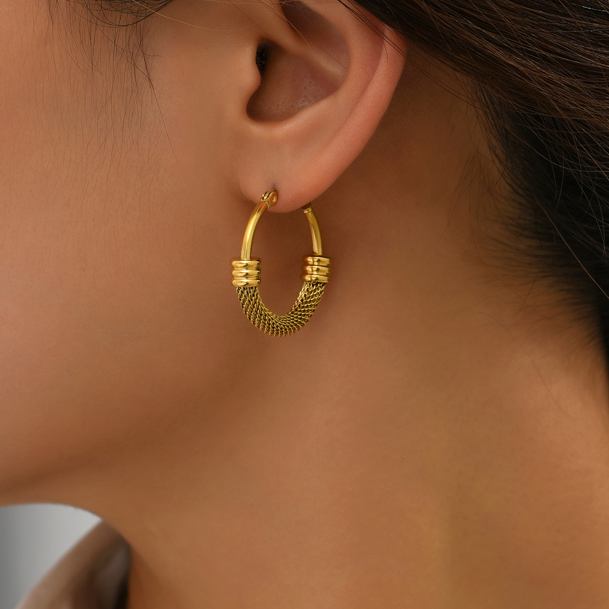 1 Pair Classic Style Roman Style Solid Color Plating Titanium Steel 18k Gold Plated Gold Plated Hoop Earrings display picture 4