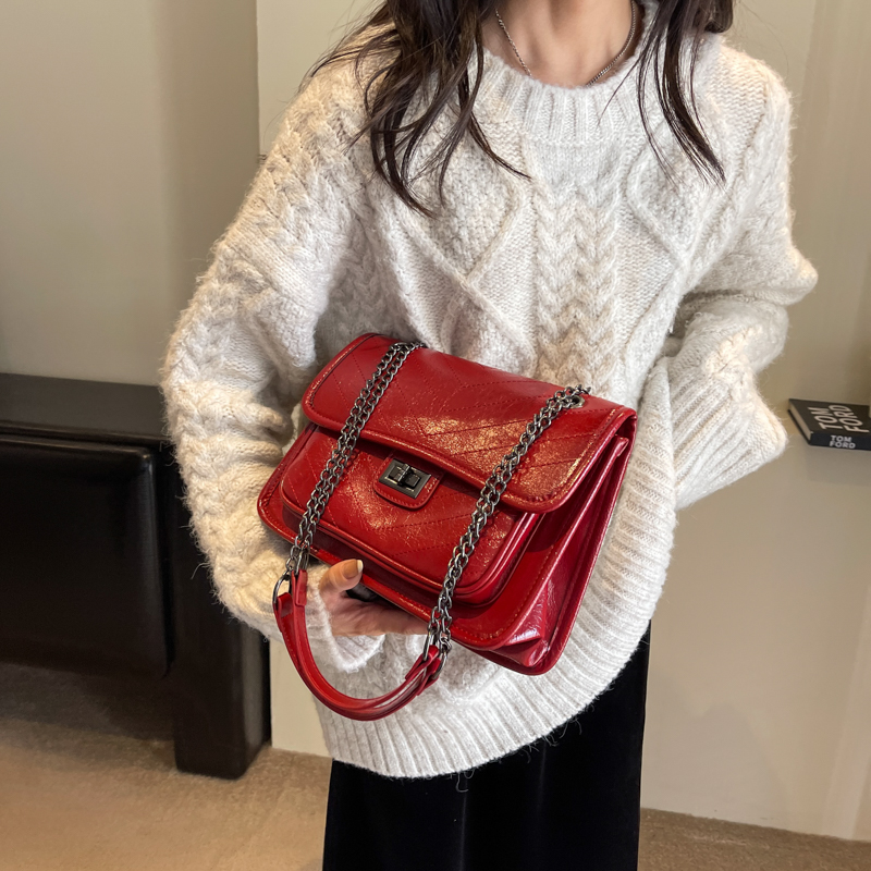 Women's Pu Leather Solid Color Vintage Style Classic Style Streetwear Sewing Thread Metal Button Square Flip Cover Lock Clasp Shoulder Bag Square Bag display picture 13