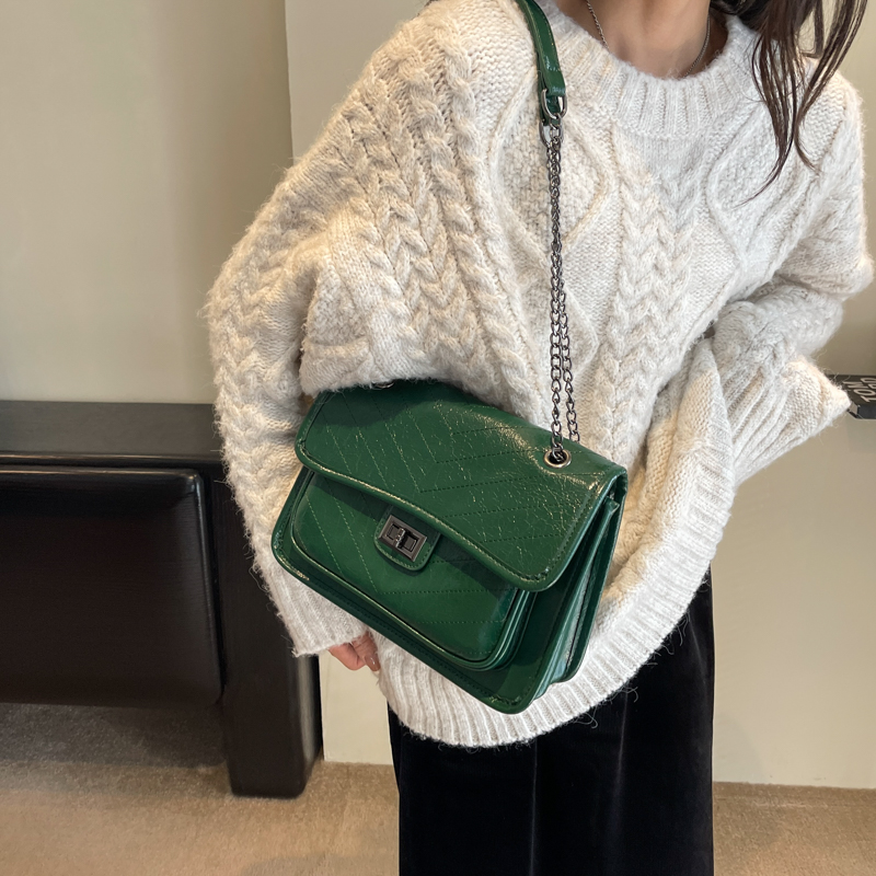 Women's Pu Leather Solid Color Vintage Style Classic Style Streetwear Sewing Thread Metal Button Square Flip Cover Lock Clasp Shoulder Bag Square Bag display picture 12