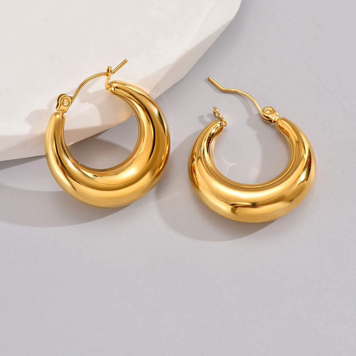 1 Pair Simple Style Classic Style C Shape Plating Titanium Steel 18k Gold Plated Silver Plated Ear Studs display picture 5