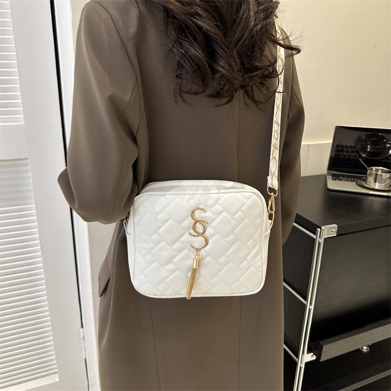 Women's Pu Leather Letter Streetwear Square Zipper Shoulder Bag Crossbody Bag display picture 6
