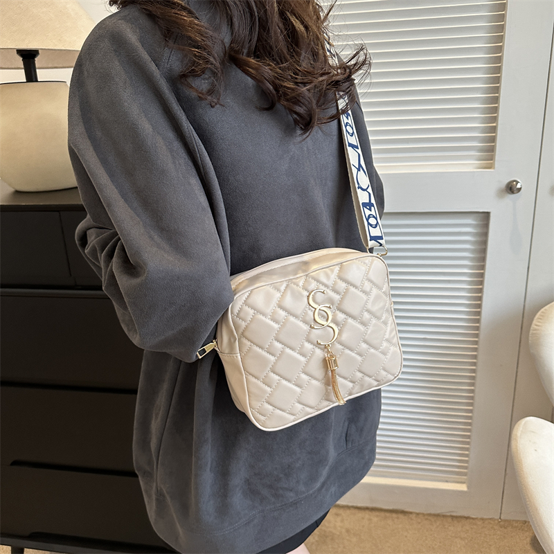 Women's Pu Leather Letter Streetwear Square Zipper Shoulder Bag Crossbody Bag display picture 7