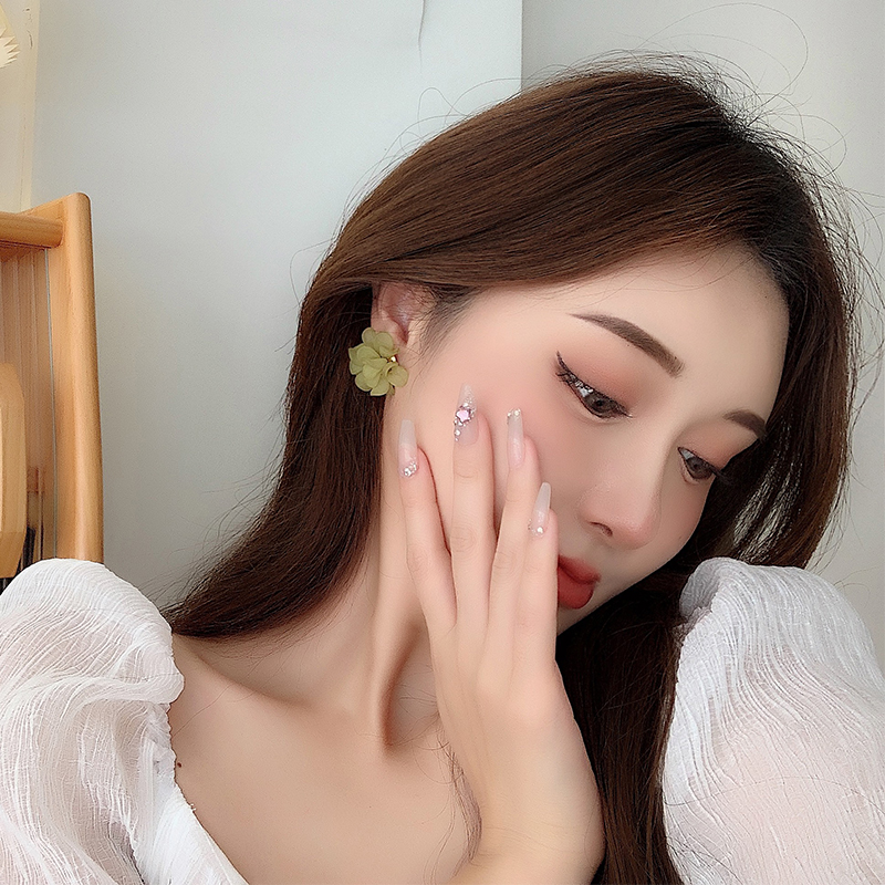 1 Pair Elegant Lady Flower Resin Gold Plated Ear Studs display picture 4