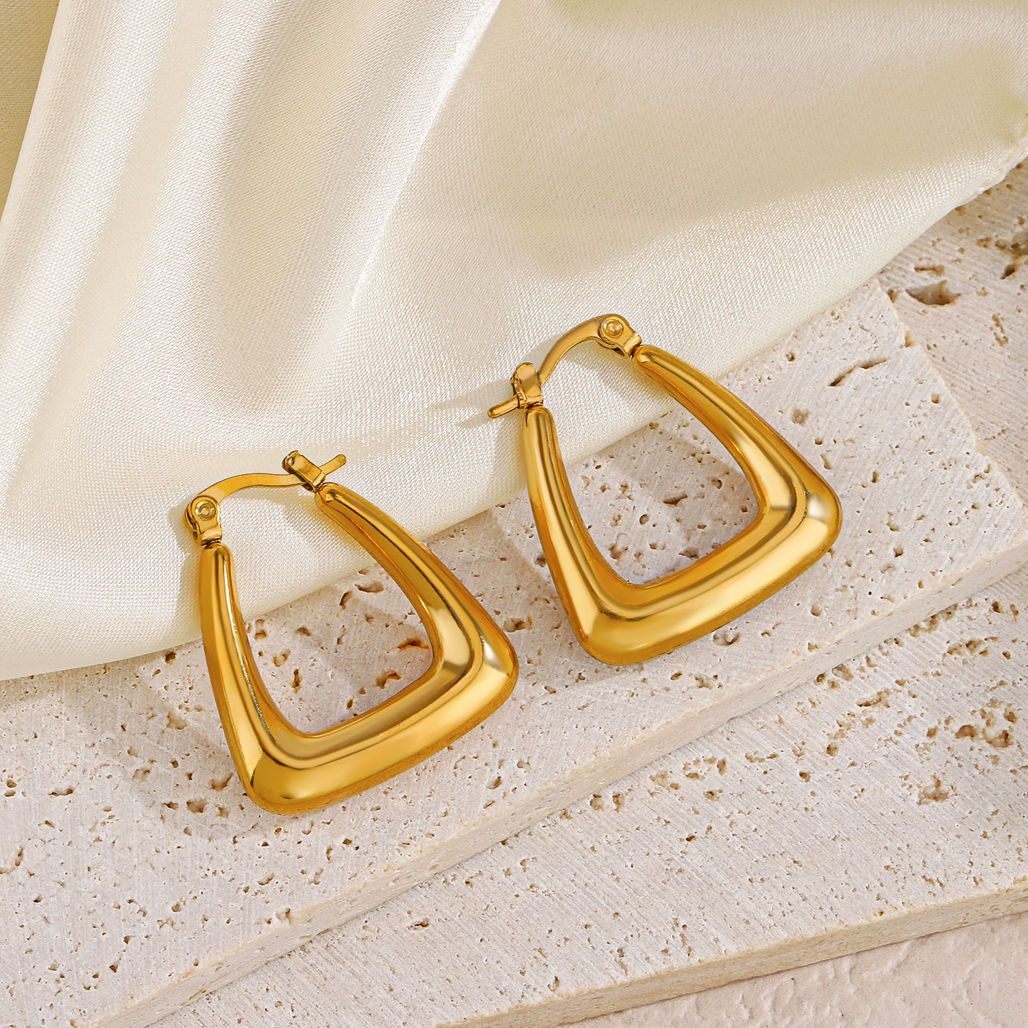 1 Pair Simple Style Square Plating 304 Stainless Steel 18K Gold Plated Hoop Earrings display picture 3