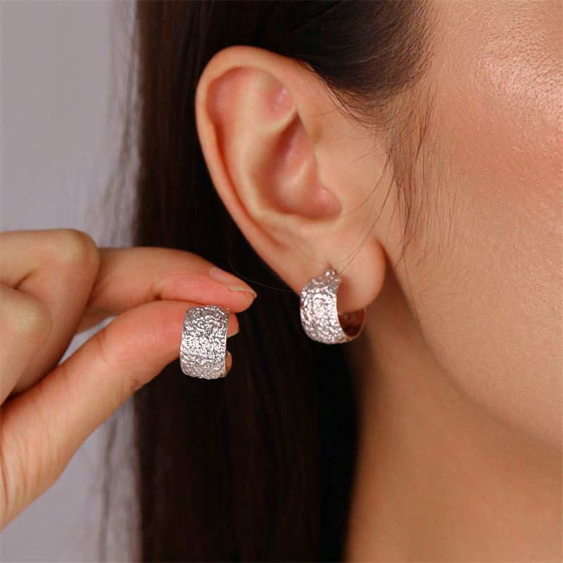 1 Pair Cute Sweet Heart Shape Butterfly Beaded Hollow Out Alloy Ear Studs display picture 85