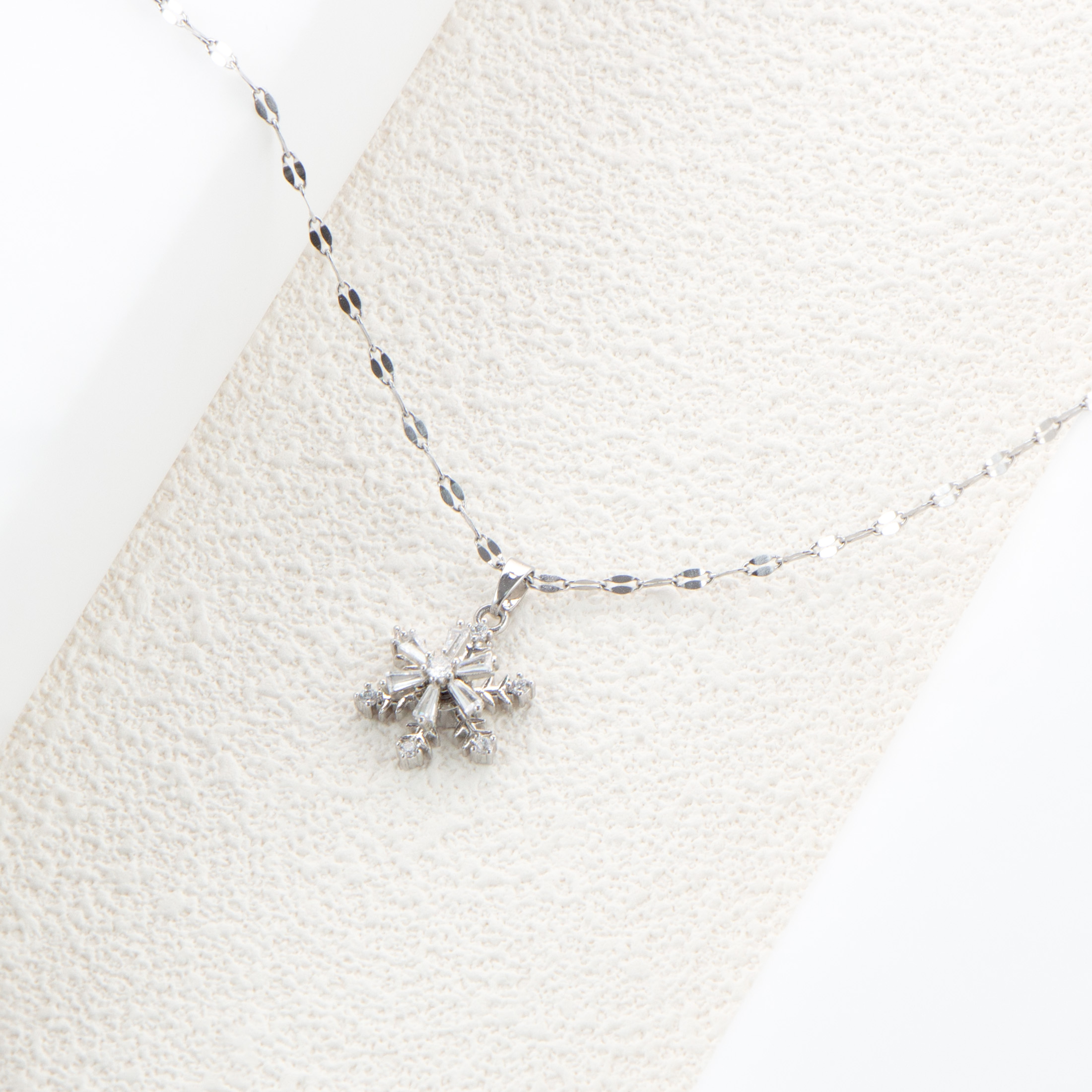 Simple Style Snowflake Stainless Steel Plating Inlay Zircon Pendant Necklace display picture 3