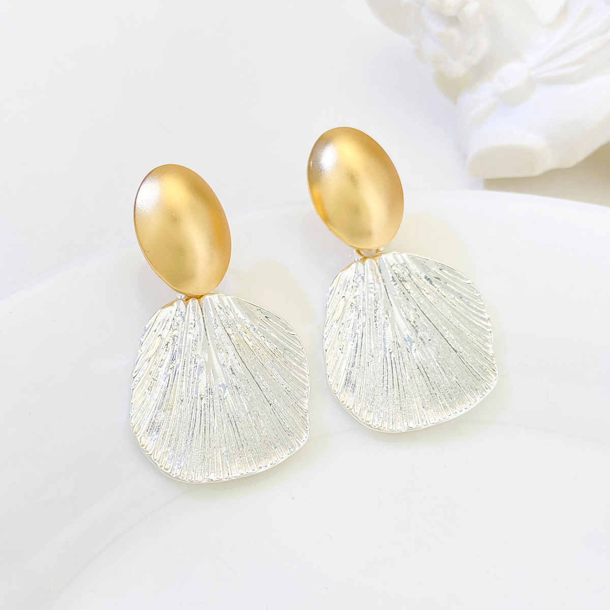 1 Pair Simple Style Color Block Plating Alloy Drop Earrings display picture 3
