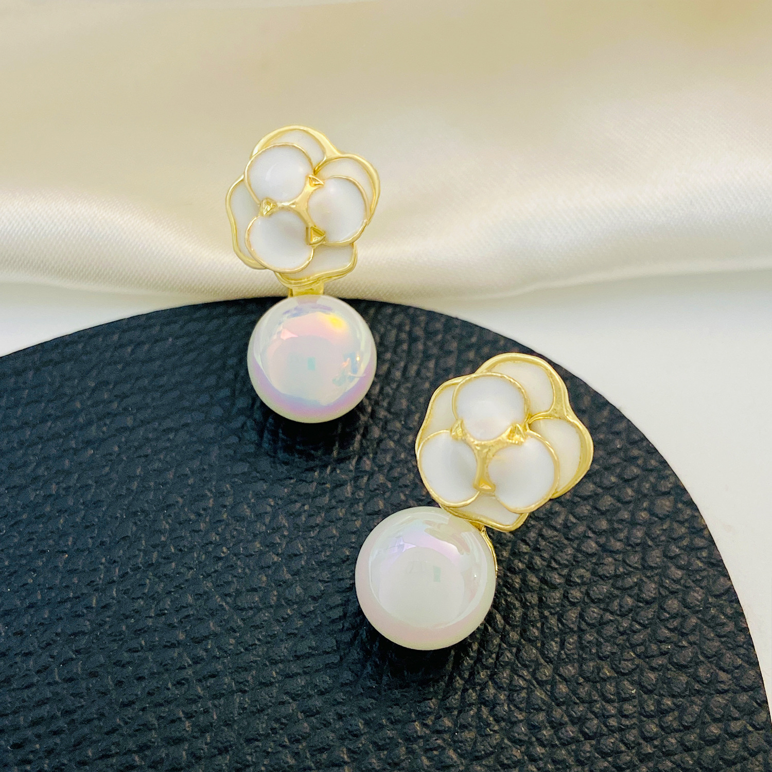 1 Pair Vintage Style Flower Alloy Drop Earrings display picture 3