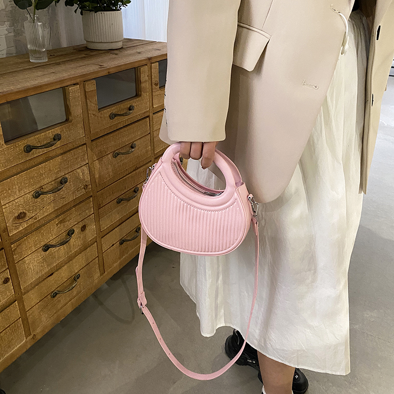 Women's Pu Leather Stripe Classic Style Dumpling Shape Zipper Handbag display picture 2