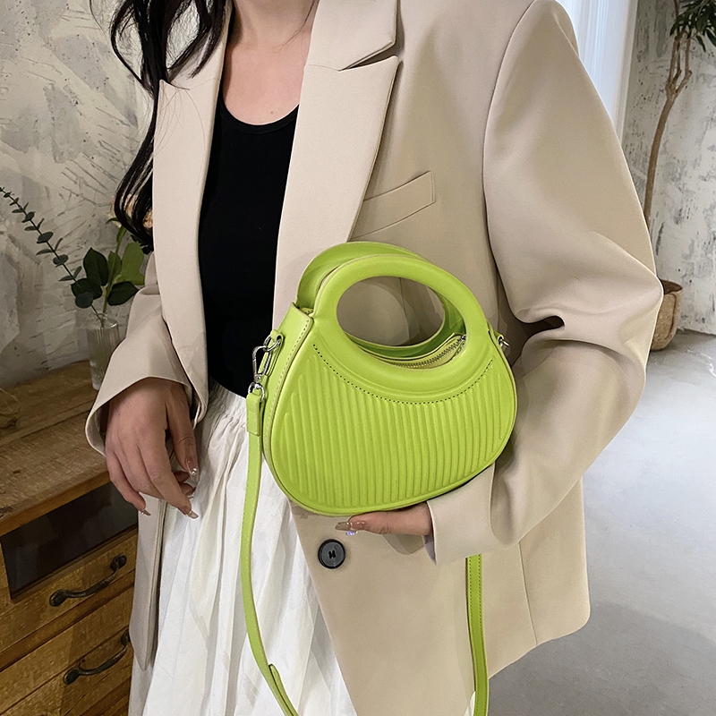 Women's Pu Leather Stripe Classic Style Dumpling Shape Zipper Handbag display picture 16