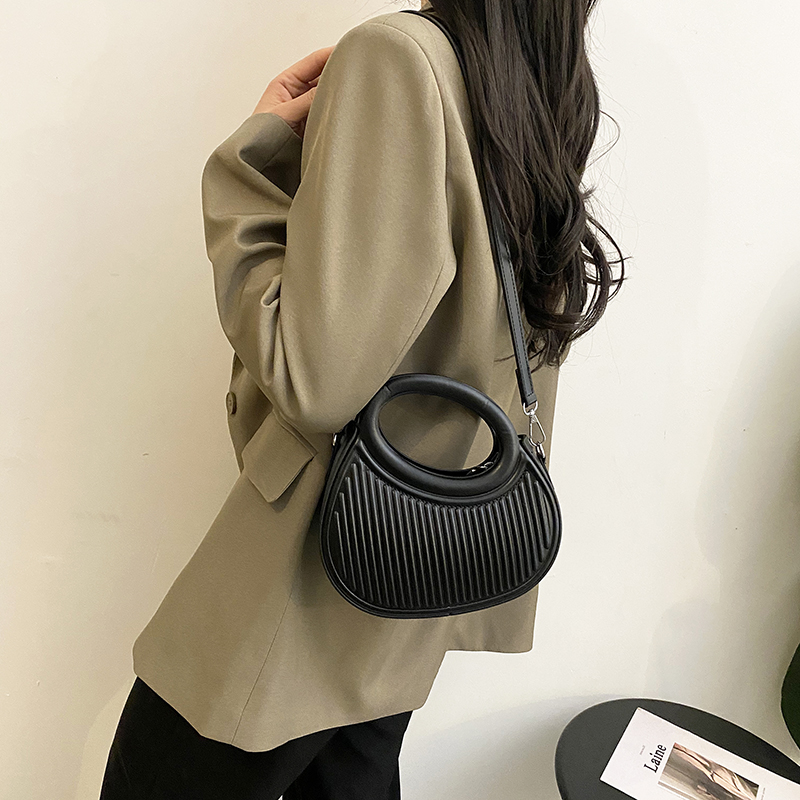 Women's Pu Leather Stripe Classic Style Dumpling Shape Zipper Handbag display picture 17