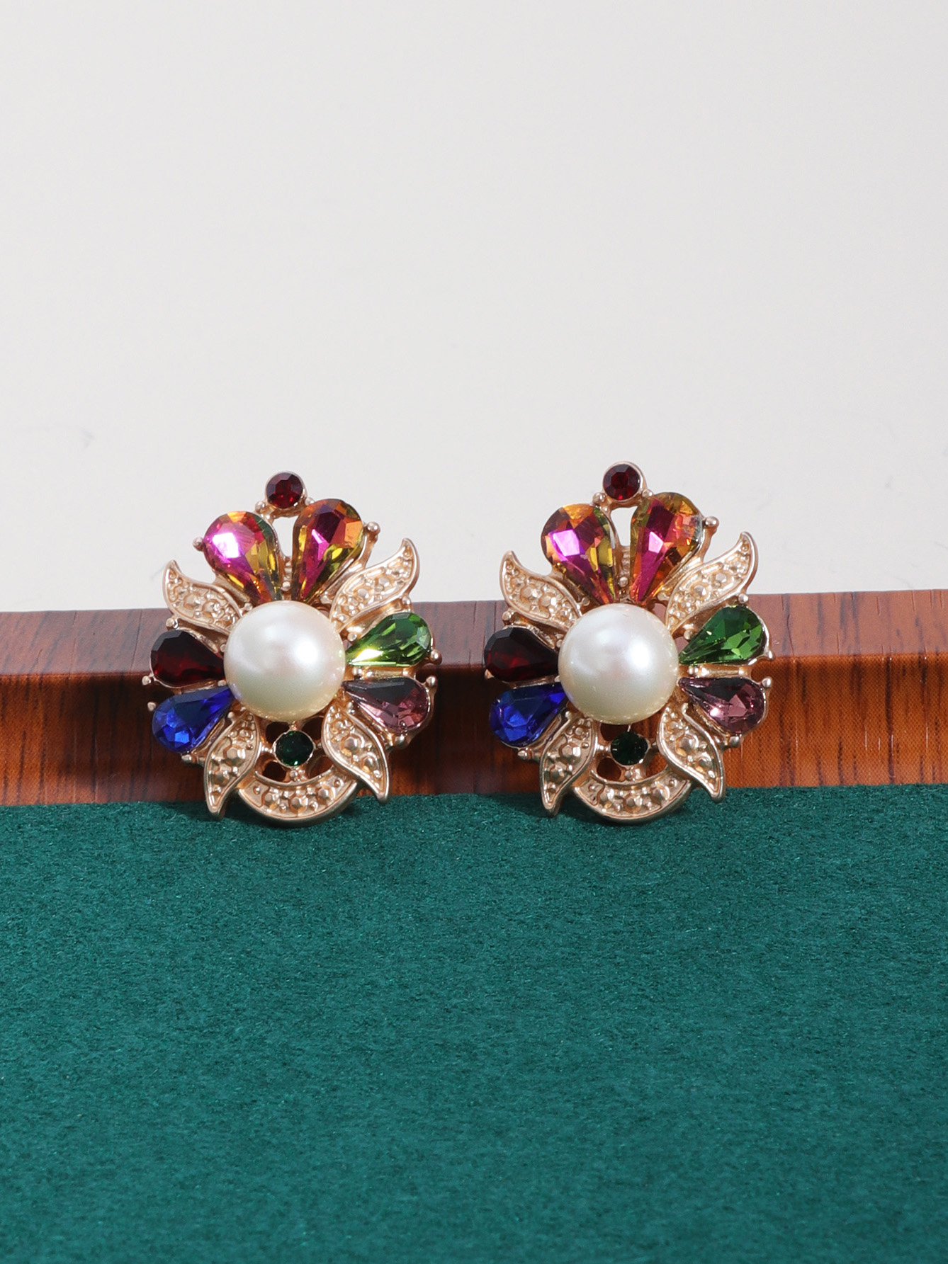 1 Pair Glam Lady Shiny Flower Plating Inlay Imitation Pearl Alloy Gem Rhinestones Pearl 18k Gold Plated Ear Studs display picture 3