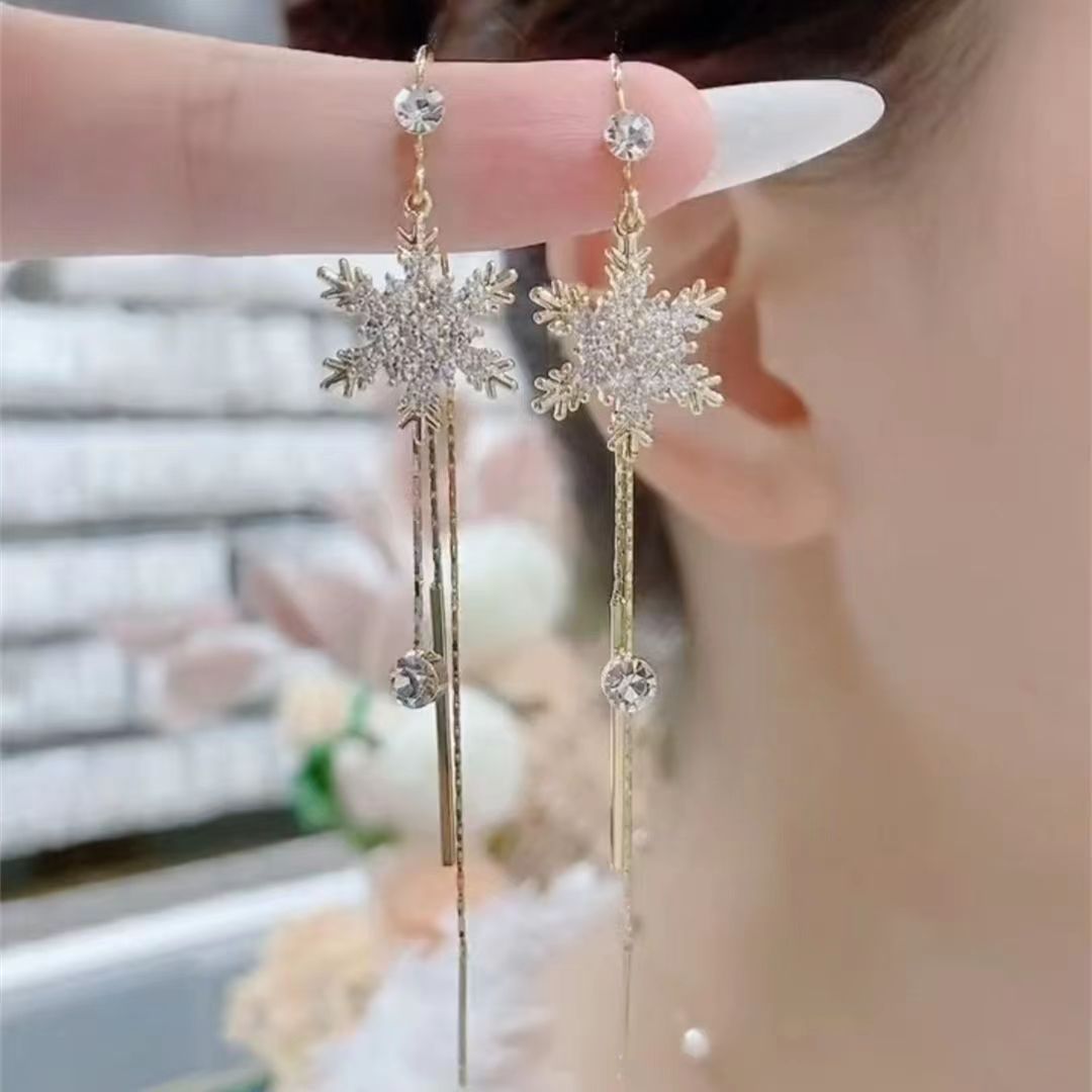 1 Pair Elegant Snowflake Artificial Crystal Drop Earrings display picture 3