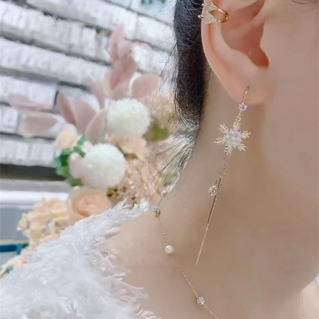 1 Pair Elegant Snowflake Artificial Crystal Drop Earrings display picture 4