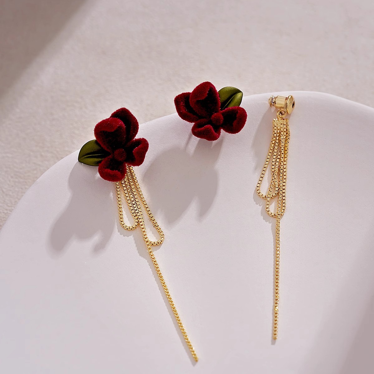 1 Pair Vintage Style Flower Flocking Drop Earrings display picture 4