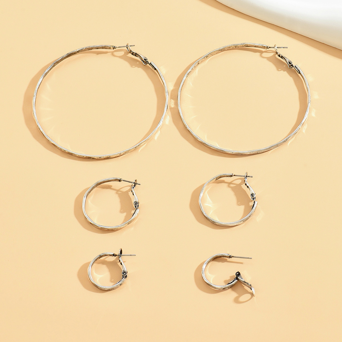Wholesale Jewelry Retro Streetwear Solid Color Ferroalloy Hoop Earrings display picture 1