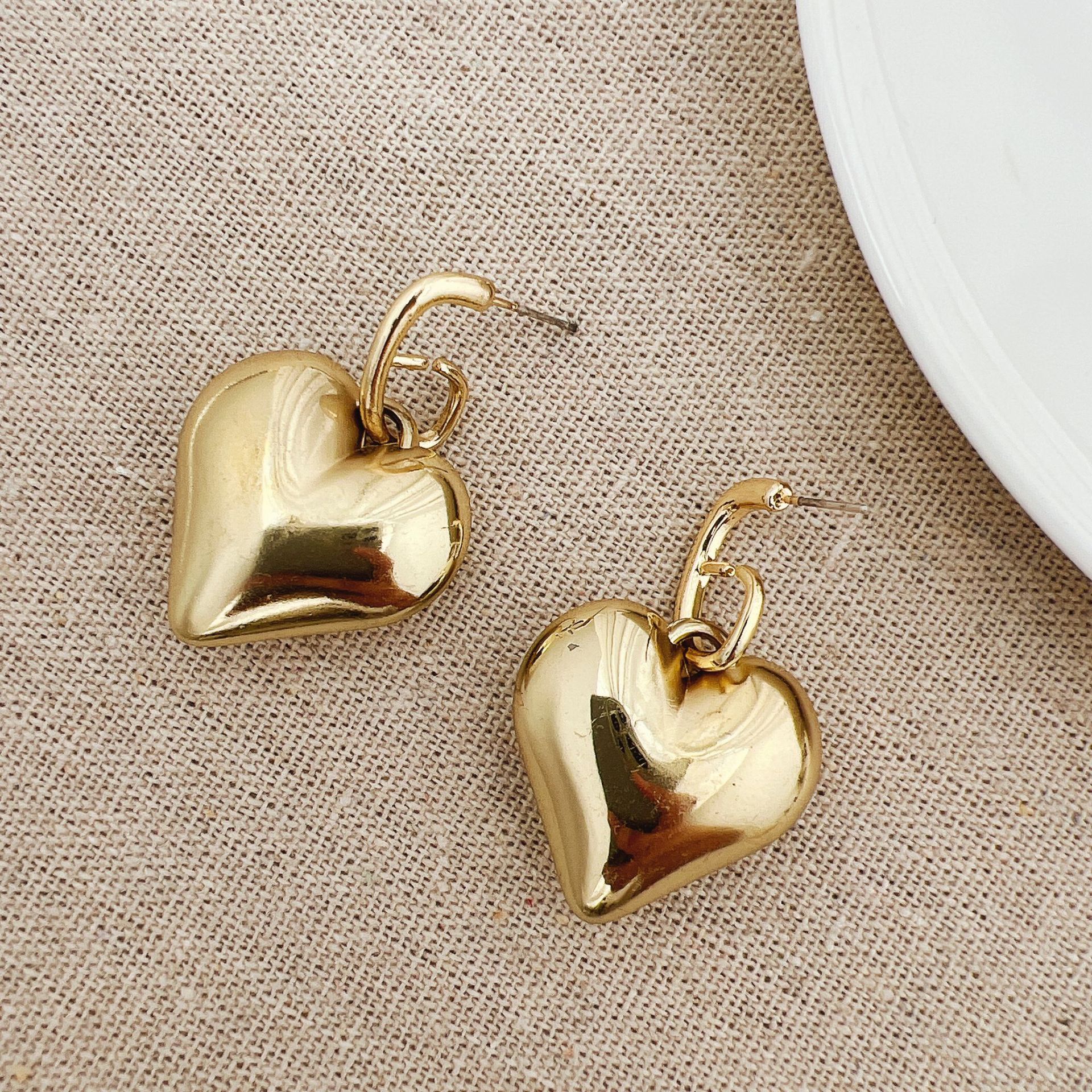 1 Pair Vintage Style Heart Shape Plating Alloy Drop Earrings display picture 5