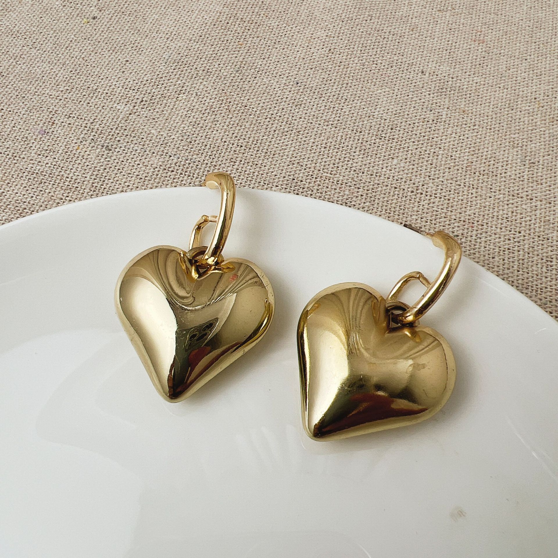 1 Pair Vintage Style Heart Shape Plating Alloy Drop Earrings display picture 6