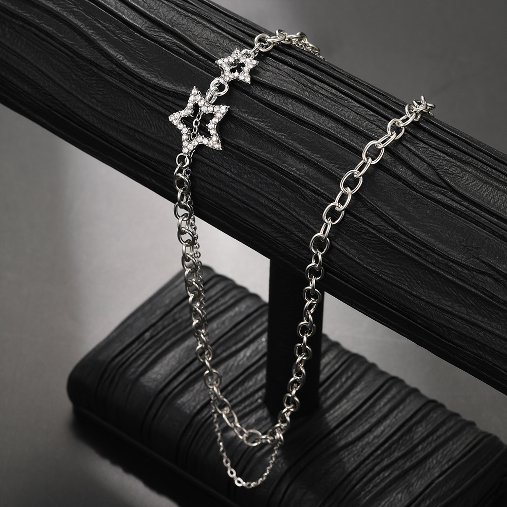 Simple Style Star Alloy Plating Hollow Out Inlay Rhinestones Women's Pendant Necklace display picture 4