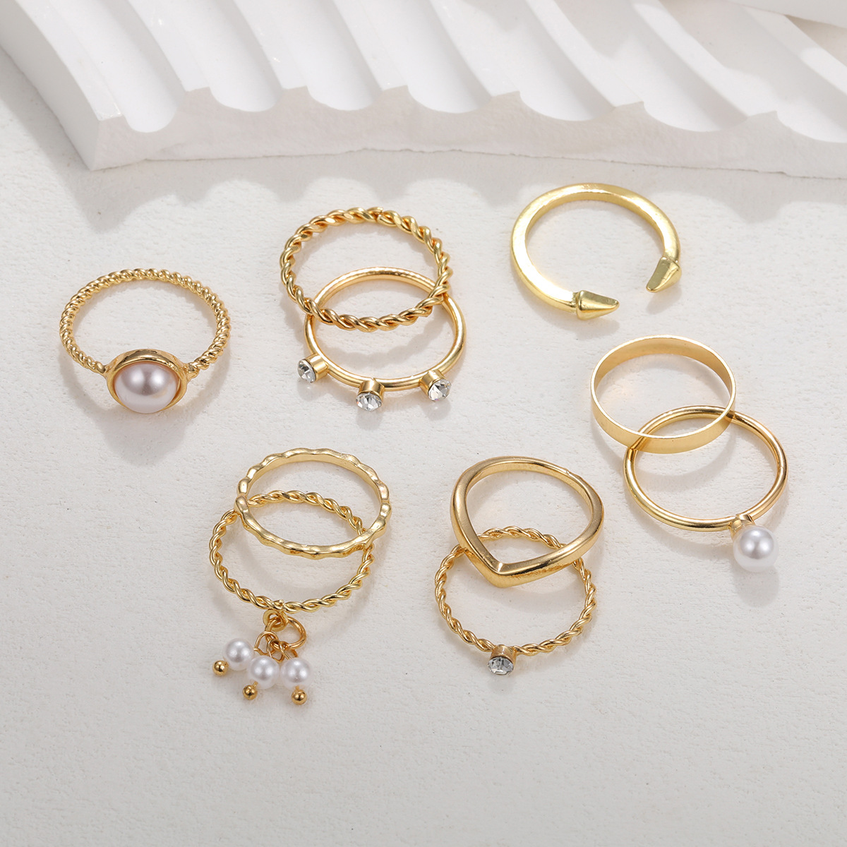 Vintage Style Geometric Solid Color Imitation Pearl Wholesale Rings display picture 2