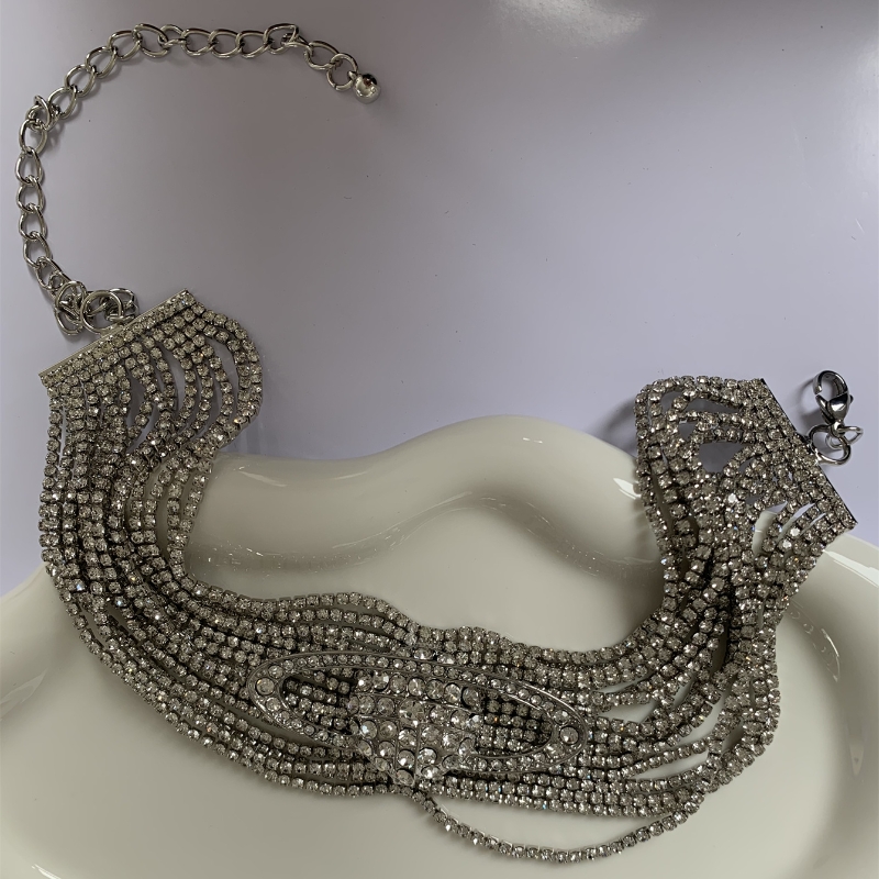 Style Vintage Dame Couleur Unie Alliage Placage Incruster Strass Plaqué Argent Femmes Collier display picture 12