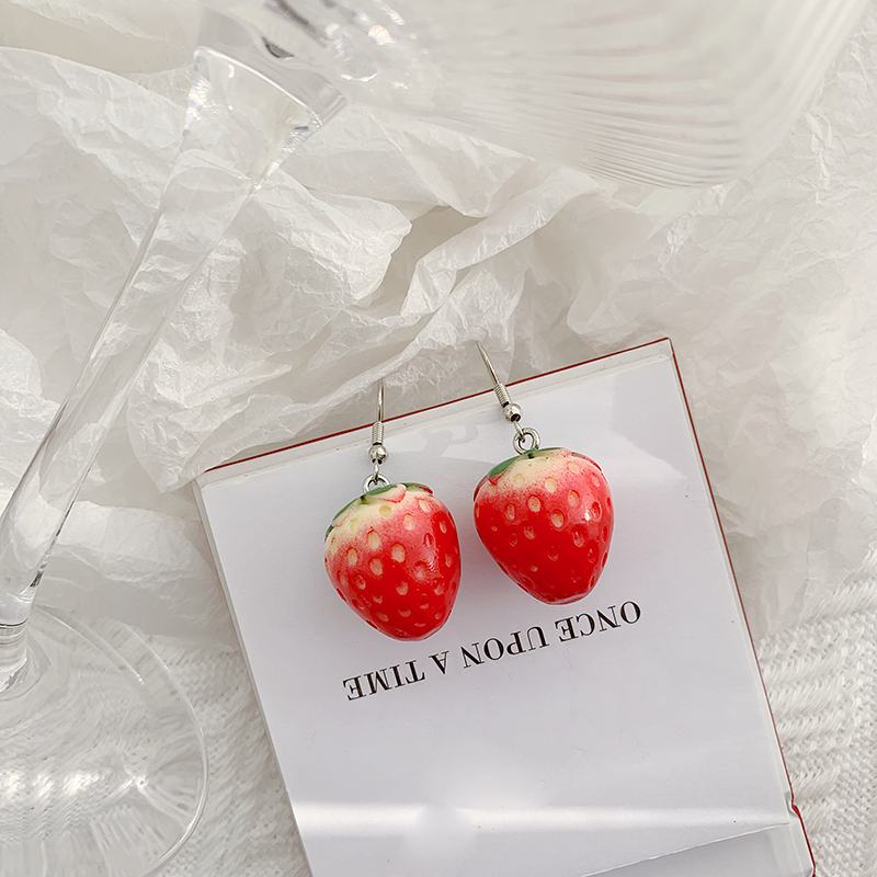 1 Pair Simple Style Classic Style Strawberry Inlay Resin Resin Drop Earrings display picture 4