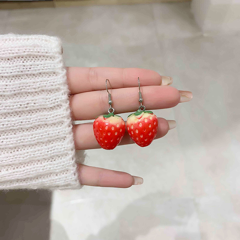 1 Pair Simple Style Classic Style Strawberry Inlay Resin Resin Drop Earrings display picture 1