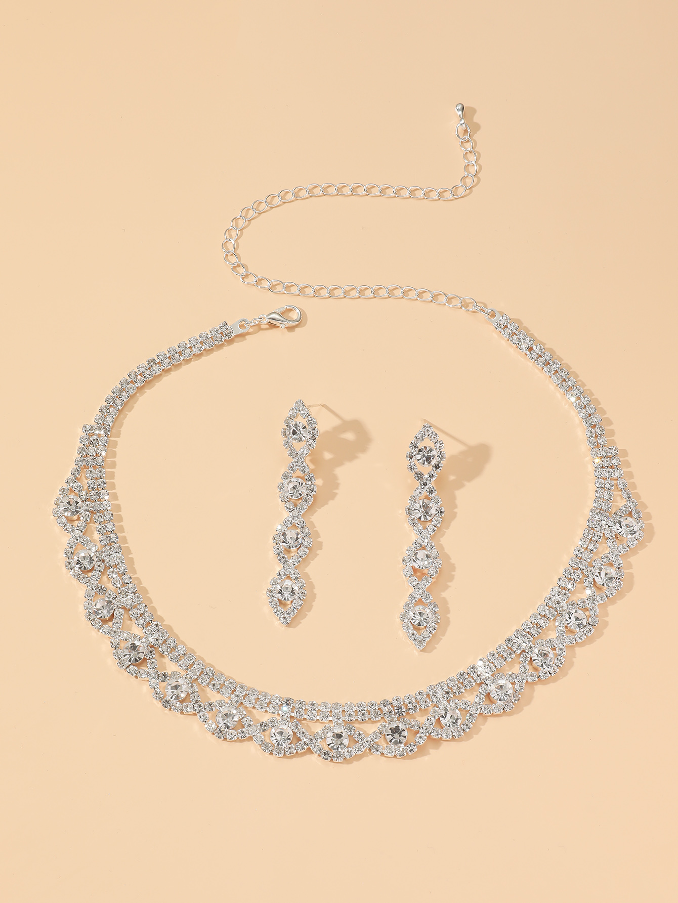Elegante Estilo Clásico Brillante Geométrico Aleación Embutido Diamantes De Imitación Mujeres Aretes Collar display picture 1
