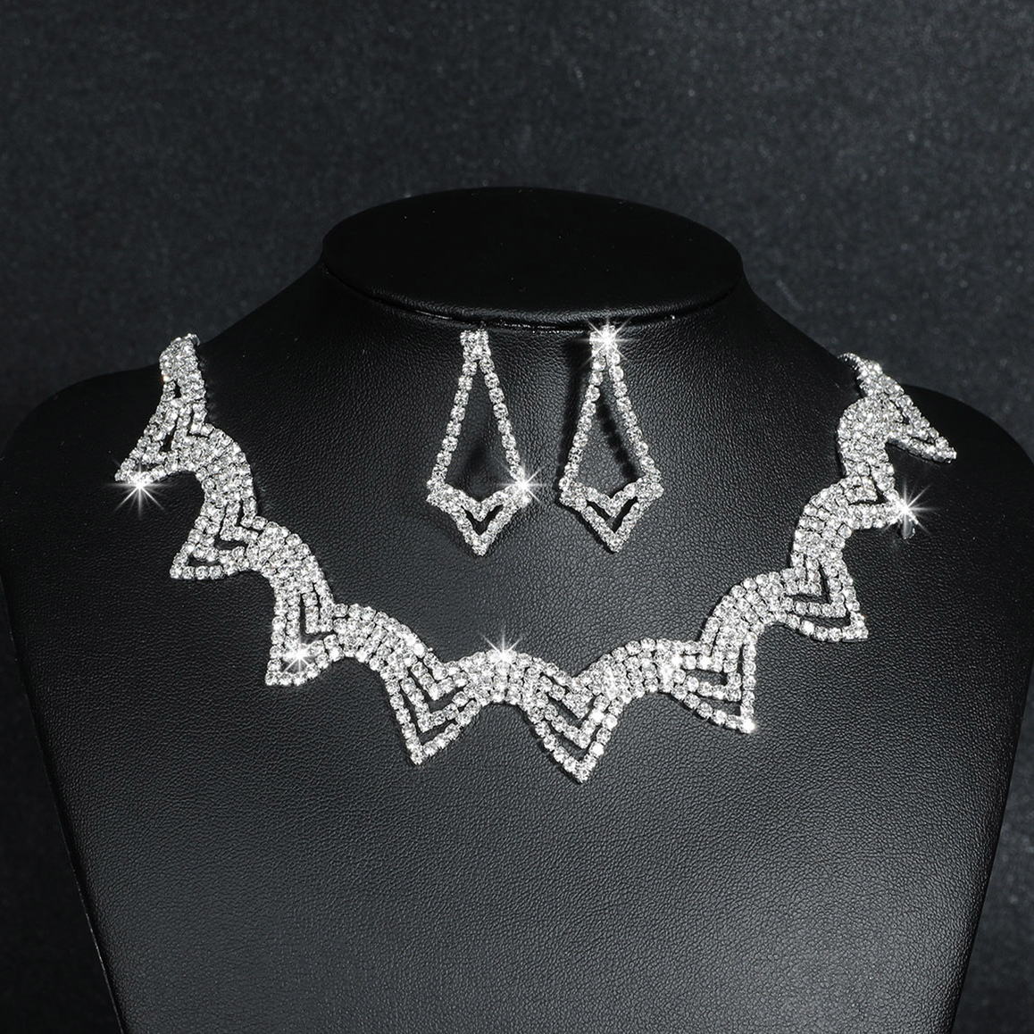 Elegant Lady Geometric Alloy Hollow Out Inlay Rhinestones Women's Earrings Necklace display picture 5