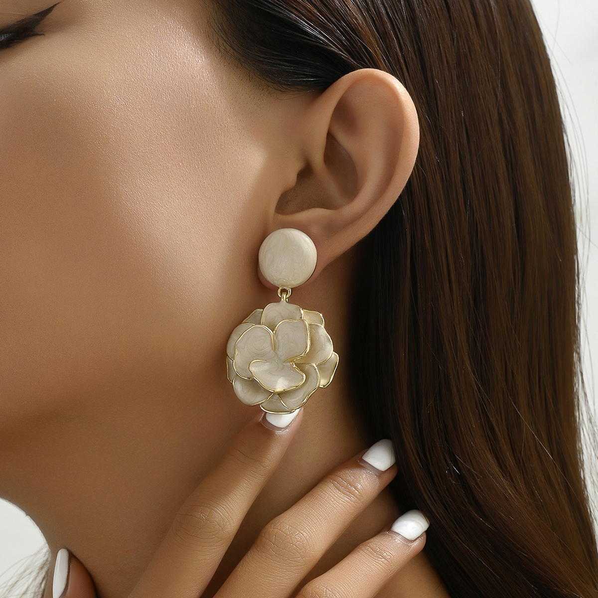 1 Pair Exaggerated Artistic Water Droplets Pearl Flower Alloy Drop Earrings display picture 3