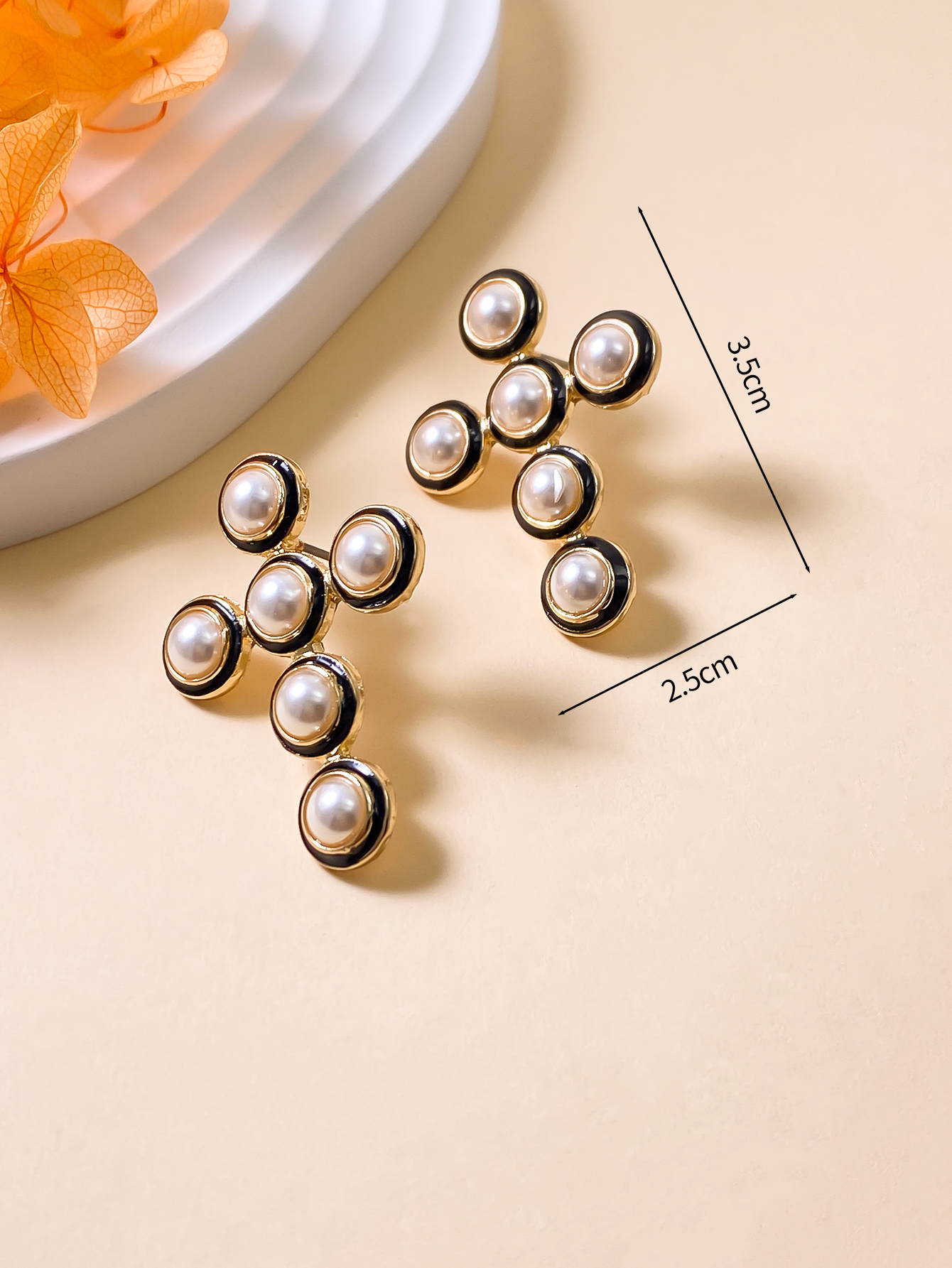 1 Pair Elegant Lady Cross Inlay Alloy Artificial Pearls Ear Studs display picture 1