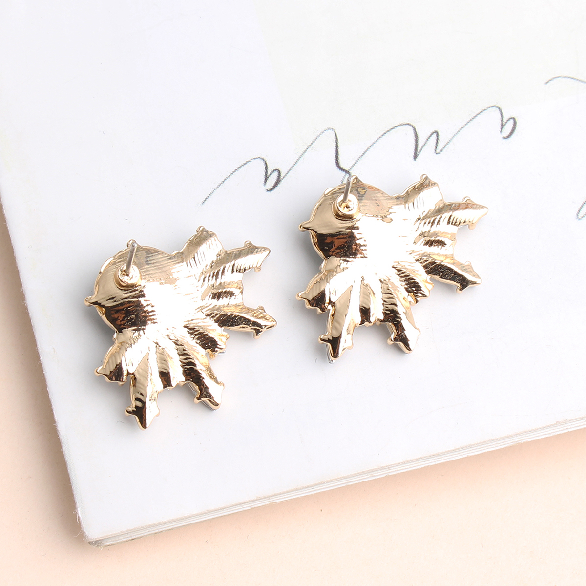 1 Pair Casual Elegant Shiny Leaves Plating Inlay Alloy Artificial Gemstones Gold Plated Ear Studs display picture 2