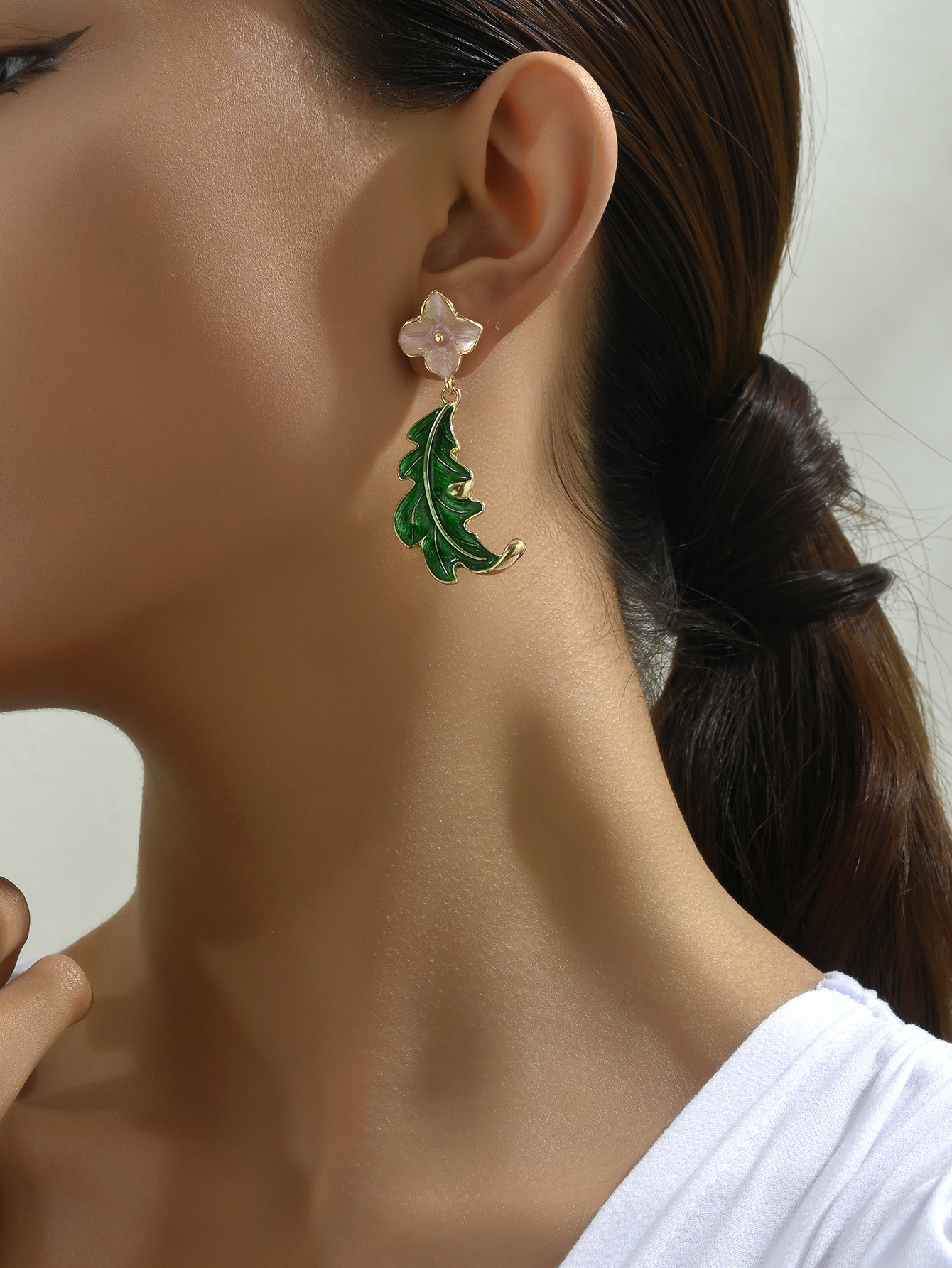 1 Pair Simple Style Classic Style Leaves Enamel Alloy Drop Earrings display picture 5