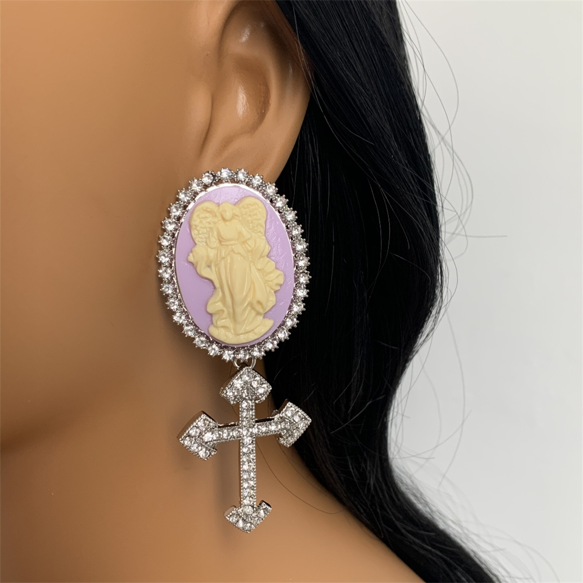 1 Pair Vintage Style Luxurious Cross Plating Inlay Alloy Acrylic Rhinestones Silver Plated Drop Earrings display picture 8