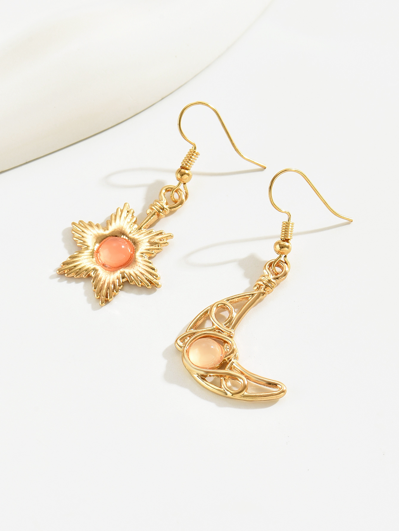 1 Pair Elegant Lady Sun Moon Alloy Drop Earrings display picture 4
