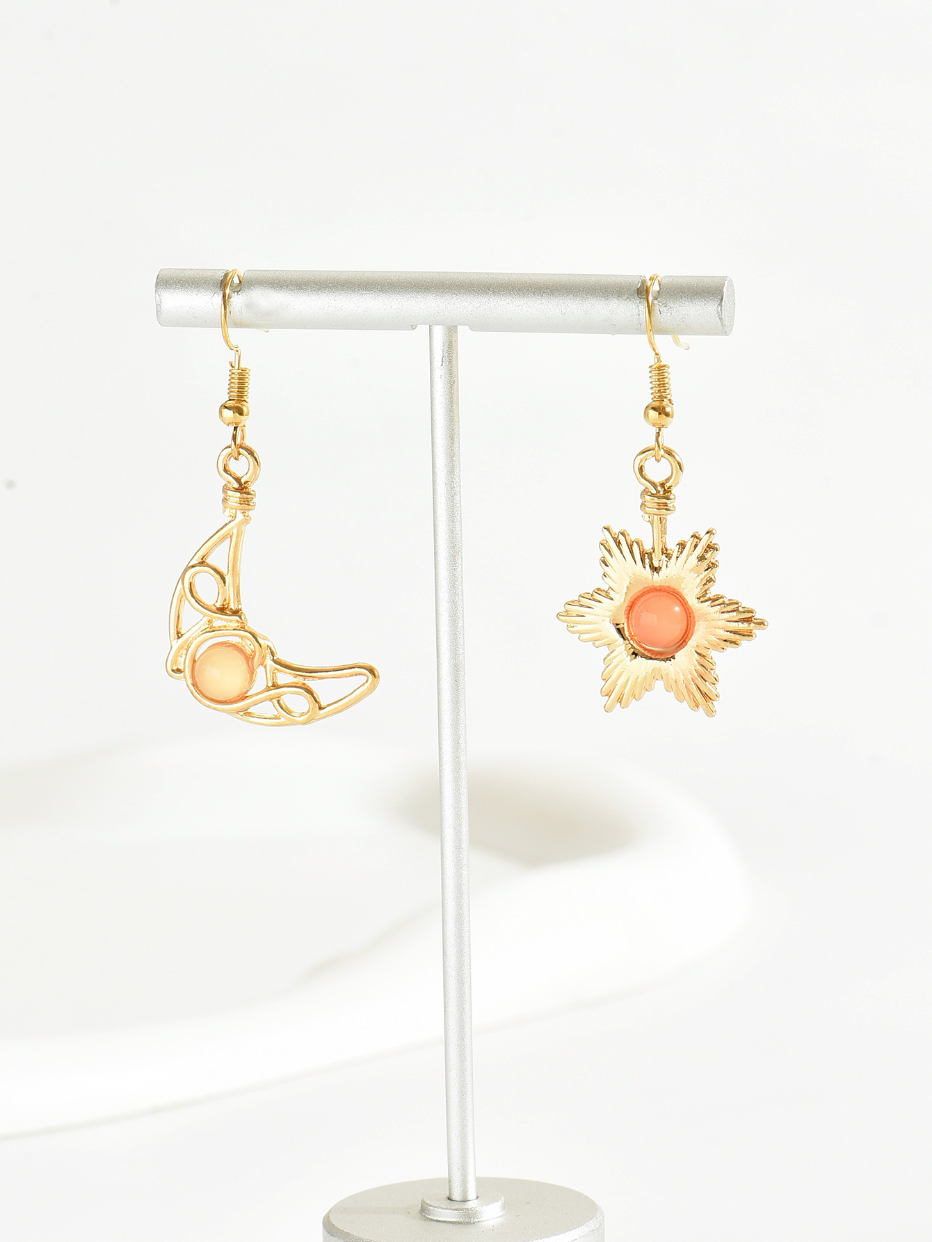 1 Pair Elegant Lady Sun Moon Alloy Drop Earrings display picture 2
