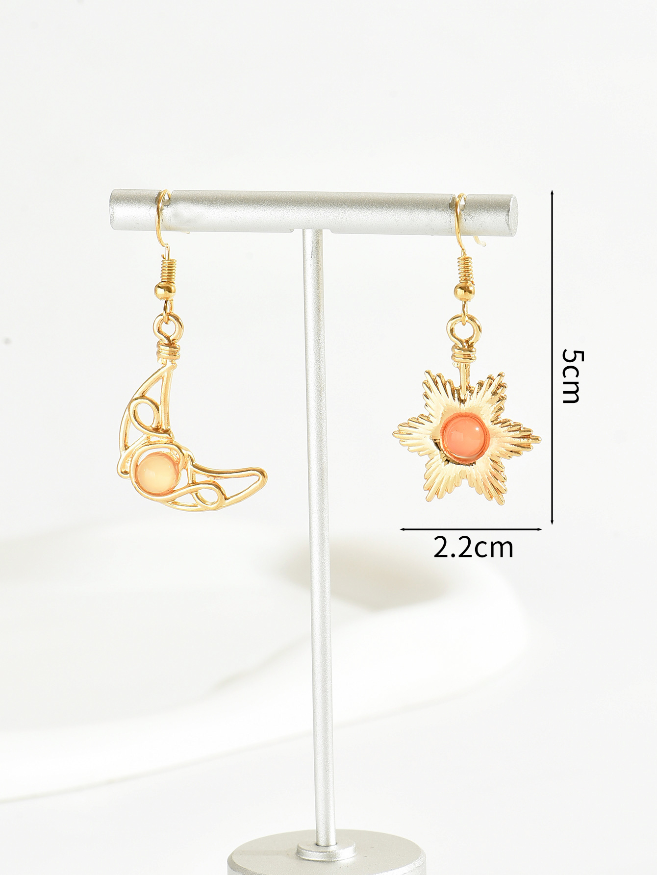 1 Pair Elegant Lady Sun Moon Alloy Drop Earrings display picture 1