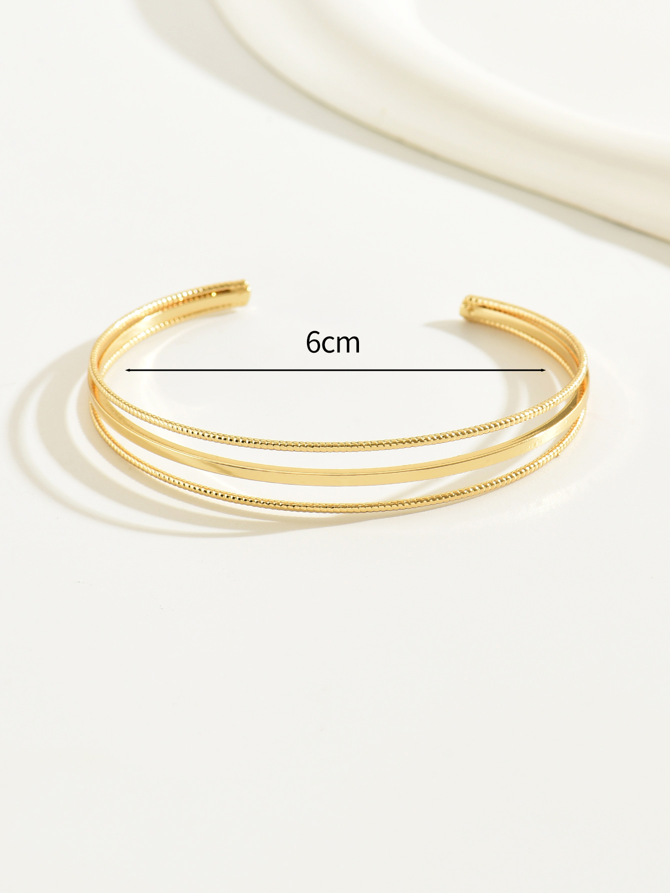 Simple Style Classic Style Solid Color Alloy Women's Cuff Bracelets display picture 3