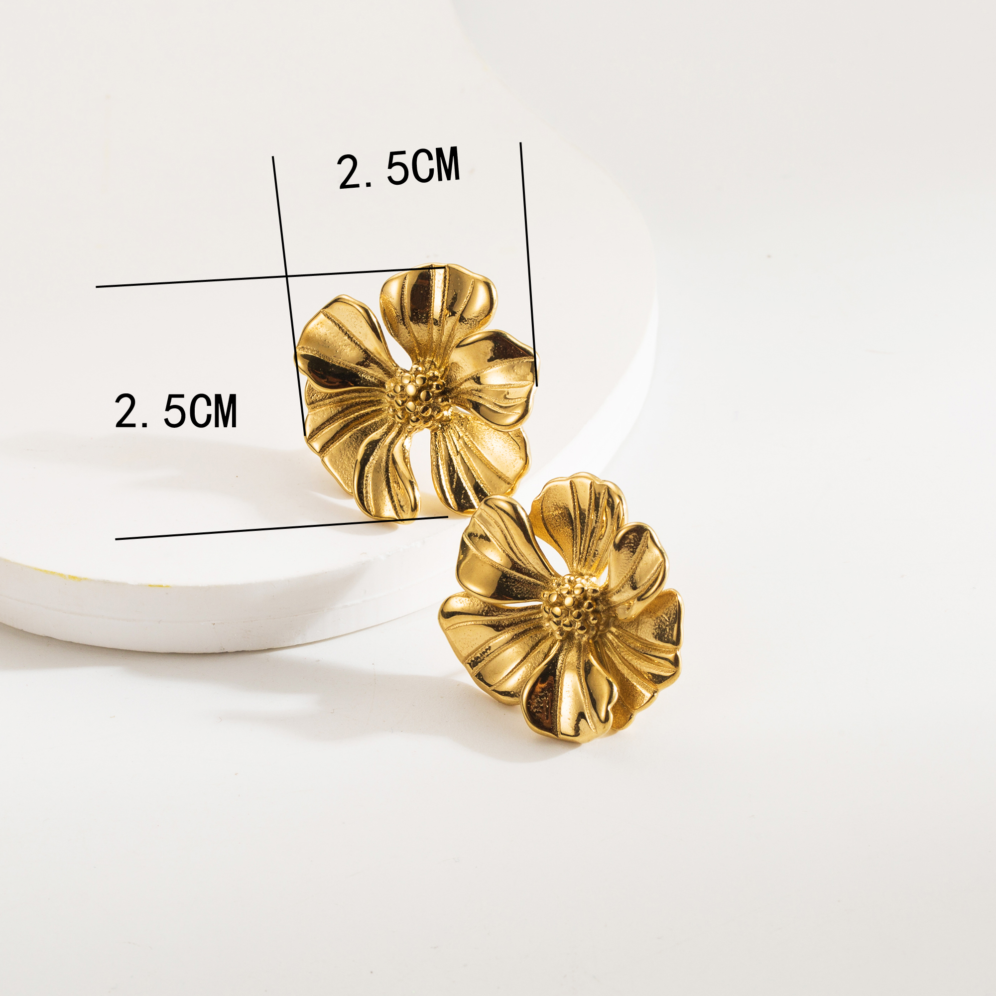 1 Pair Elegant Streetwear Geometric Round Flower Inlay 304 Stainless Steel Artificial Pearls Rhinestones 14K Gold Plated Ear Studs display picture 1