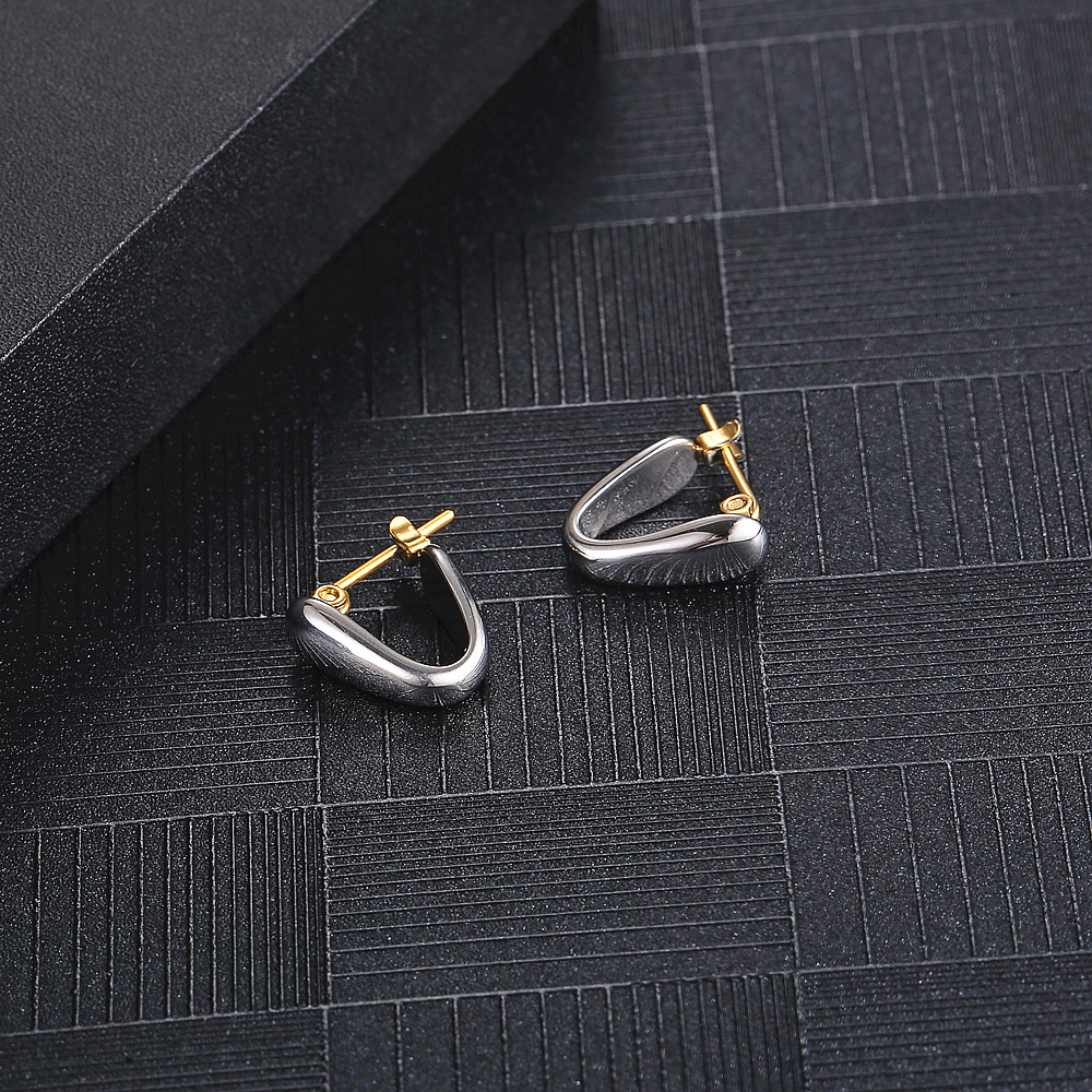 1 Pair Simple Style Commute Solid Color Asymmetrical Plating 304 Stainless Steel 18K Gold Plated Ear Studs display picture 2